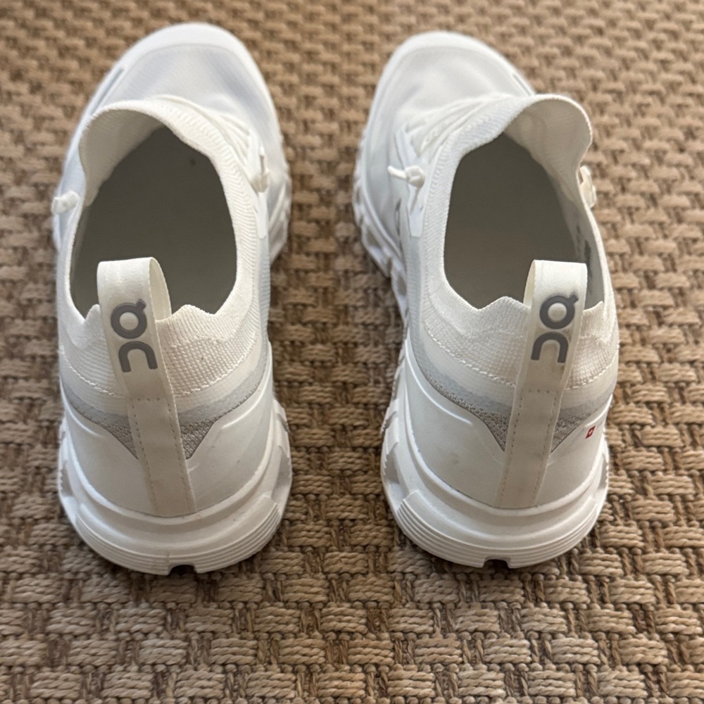 On Running Versa Men’s 11.5 White Sneakers in like new-excellent condition - Picture 5 of 5